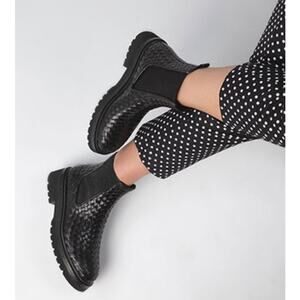Homers Siena Woven Flat Ankle Boots Size 7 NWT Sleek Black